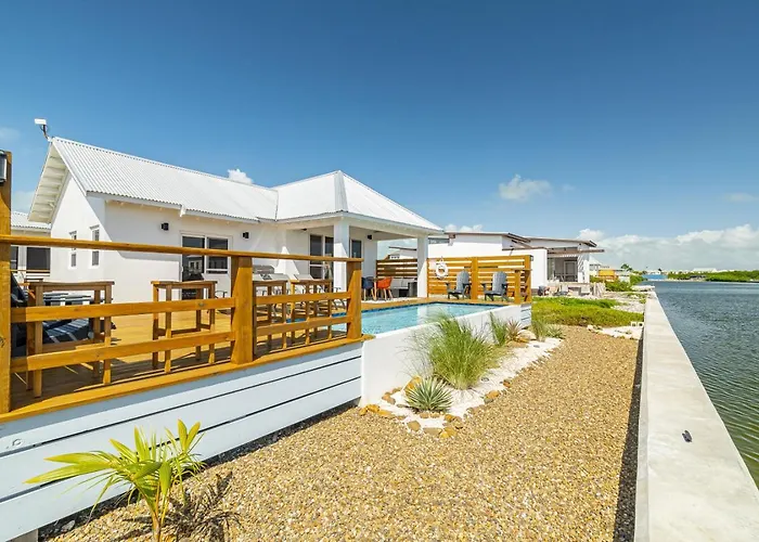 Camey's House And Mistico Club Boat Shuttle *